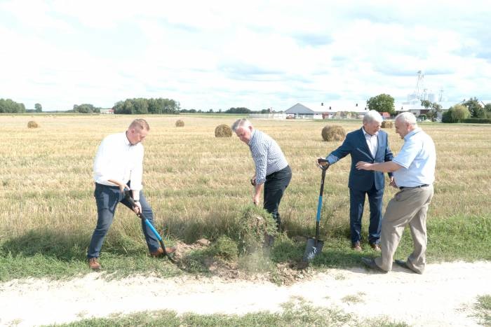 Wbili szpadle pod budowę nowych dróg - Zdjęcie główne