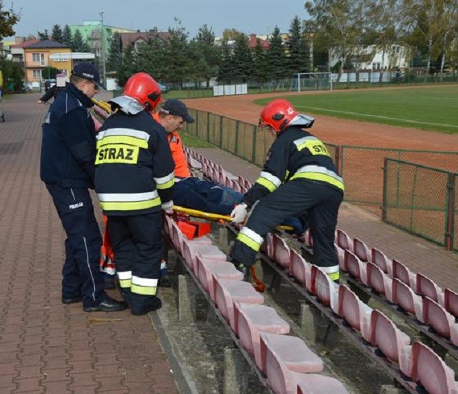 Parczew: Ewakucja rannych kibiców ze stadionu. Kolejne ćwiczenia służb - Zdjęcie główne