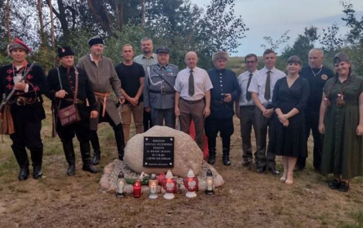 Powiat parczewski. Tablica pamiątkowa upamiętni rocznicę krwawej bitwy - Zdjęcie główne