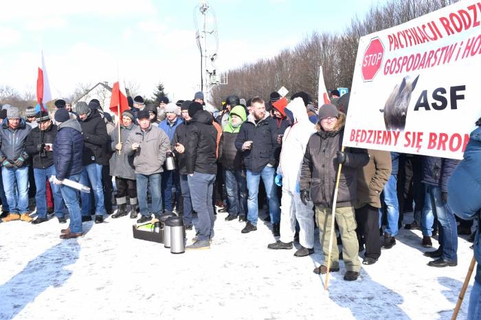 Rolnicy z Gęsi, Radcza wyszli na ulicę (galeria)  - Zdjęcie główne