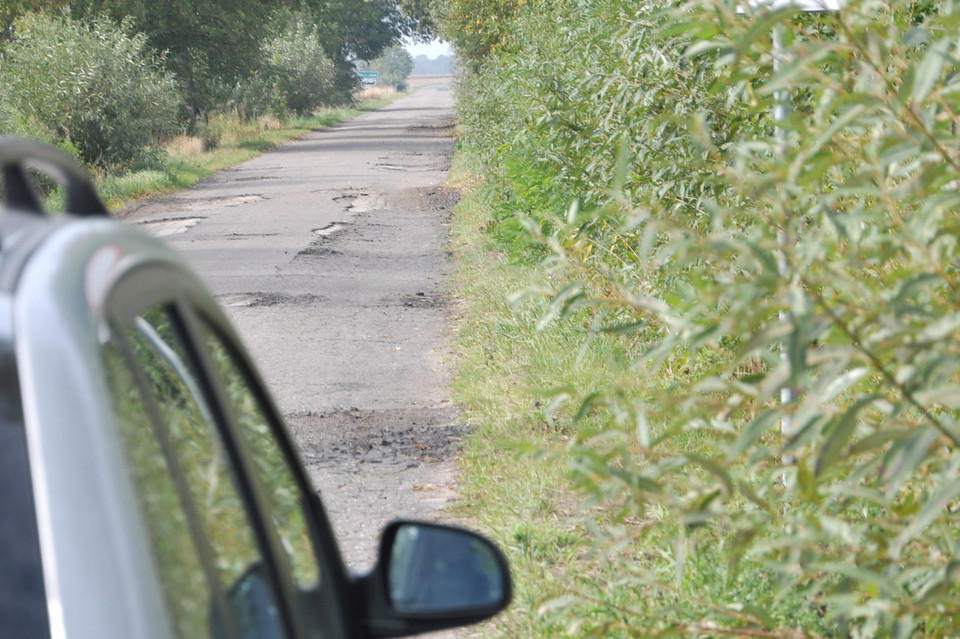 Nie ma pieniędzy na remont, więc powiat drogę... zamknął - Zdjęcie główne