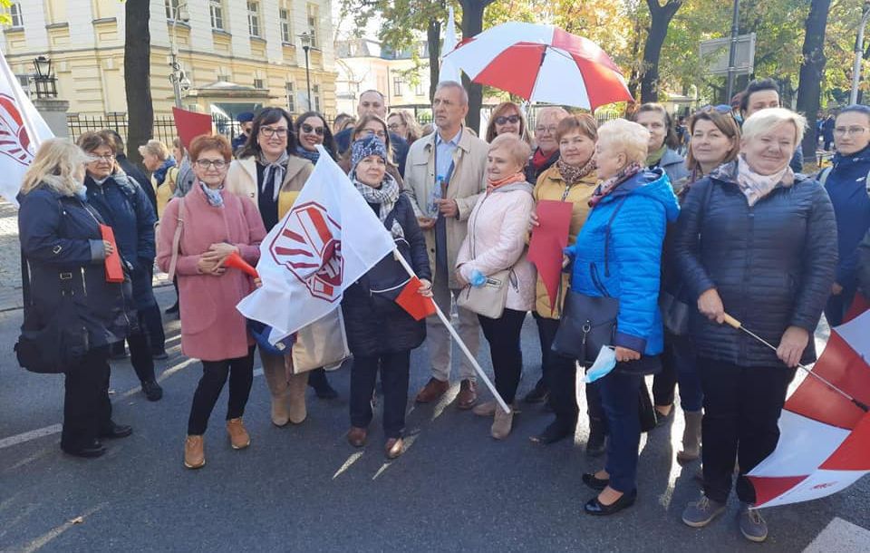 Protest nauczycieli. Pedagodzy z Parczewa pojechali do Warszawy  - Zdjęcie główne