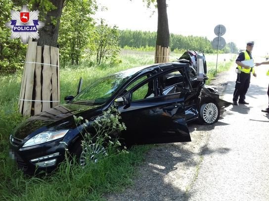 Samochód ciężarowy uderzył w osobówkę. Trzy osoby trafiły do szpitala - Zdjęcie główne