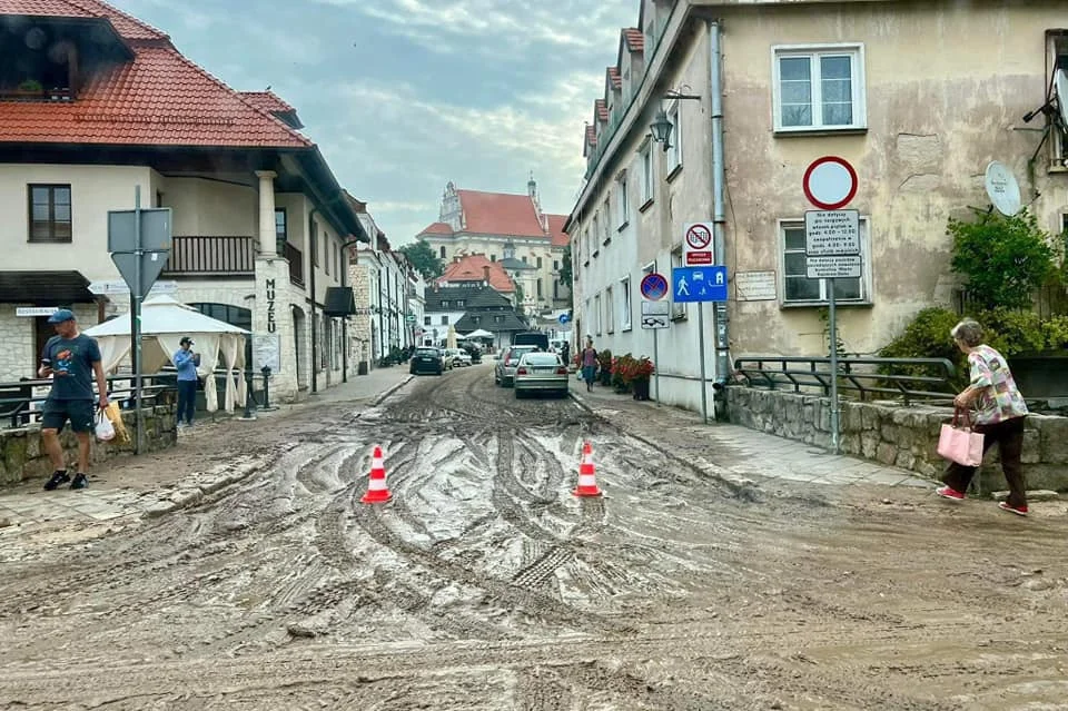 Kazimierz Dolny: Ulice tonęły w błocie. Konieczna modernizacja kanalizacji - Zdjęcie główne