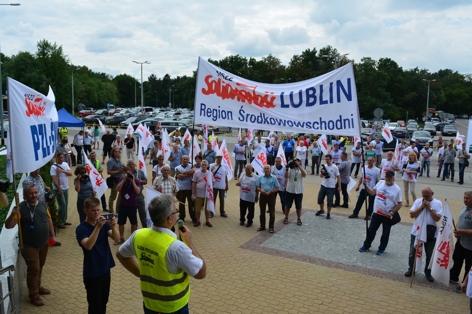 "Solidarność" pikietowała na Azotach (fotorelacja) - Zdjęcie główne