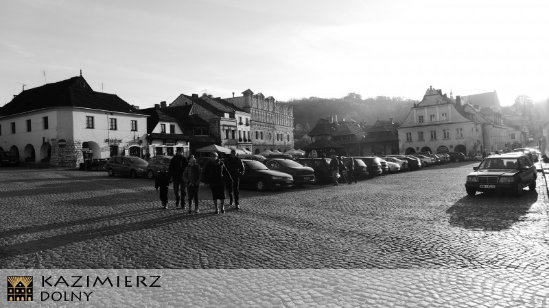 Zmiana organizacji ruchu na Wszystkich Świętych i Zaduszki w Kazimierzy Dolnym - Zdjęcie główne