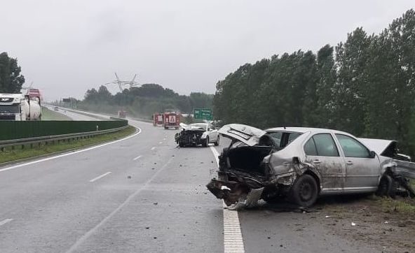 Wypadek na drodze S12 w Bronowicach. Zderzyły się dwie osobówki - Zdjęcie główne