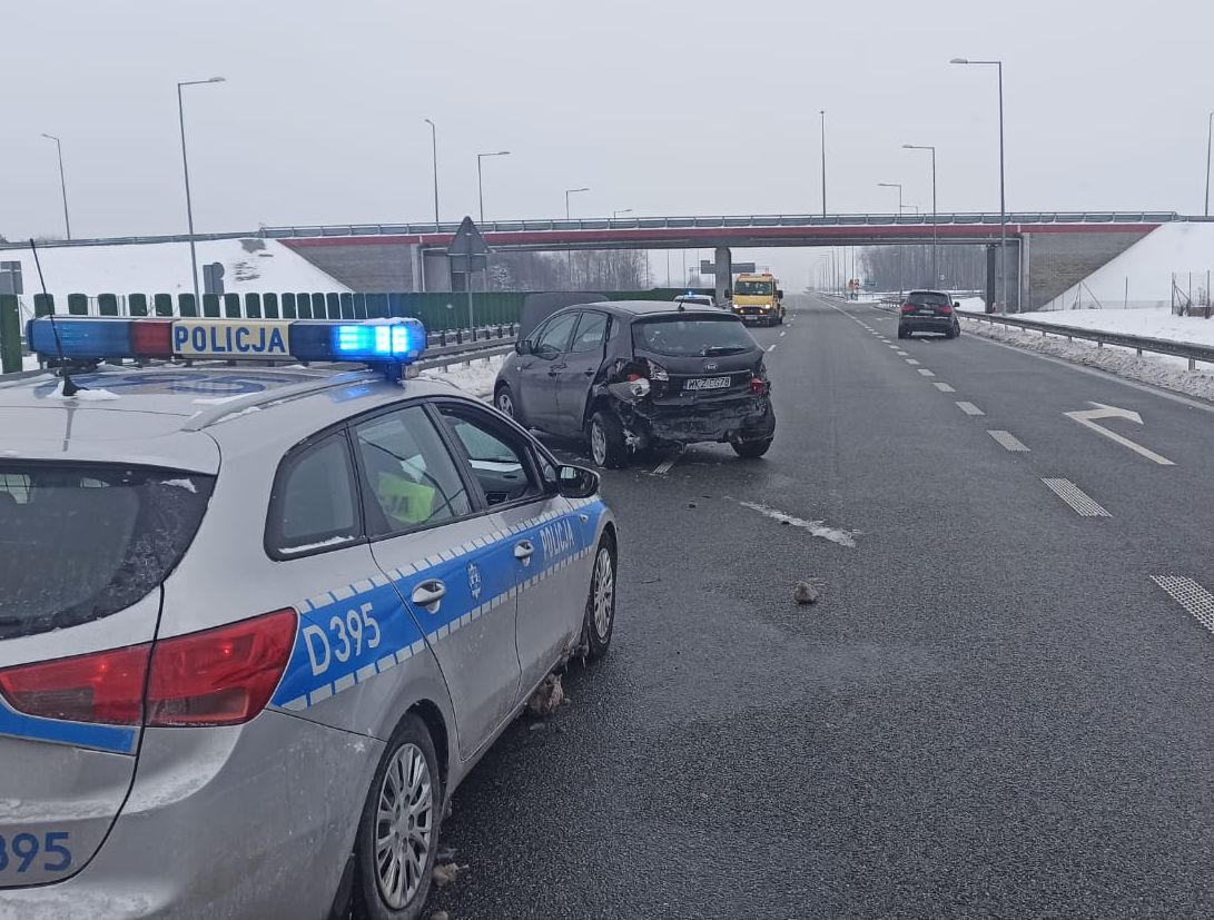 Zderzenie dwóch aut w Końskowoli. Jedna osoba w szpitalu - Zdjęcie główne