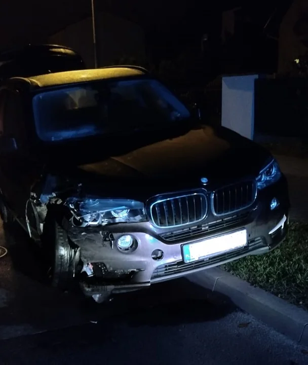 Po pijanemu uszkodziła samochód. Policję wezwało ... jej auto - Zdjęcie główne