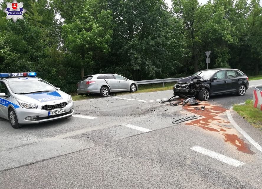 Zderzenie na skrzyżowaniu - Zdjęcie główne