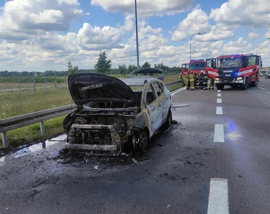 Pożar samochodu na ekspresówce. Droga w kierunku Lublina zablokowana - Zdjęcie główne