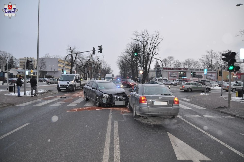 Zderzenie trzech samochodów - Zdjęcie główne