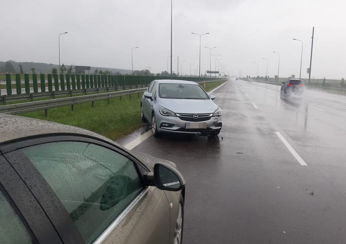 Siedem kolizji z powodu deszczu w powiecie puławskim - Zdjęcie główne