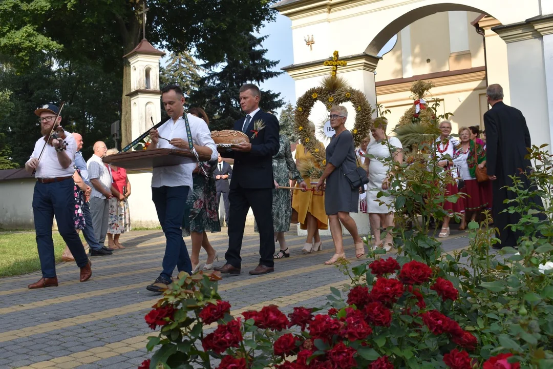 Wojewoda bawił się na dożynkach w Kurowie (galeria) - Zdjęcie główne