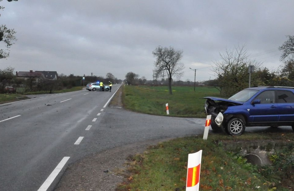 Wyjeżdżając z drogi podporządkowanej zderzyła się z oplem - Zdjęcie główne