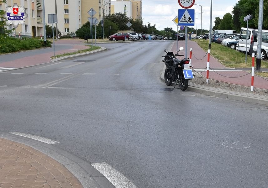 Odprowadzając po egzaminie motocykl doprowadził do wypadku - Zdjęcie główne