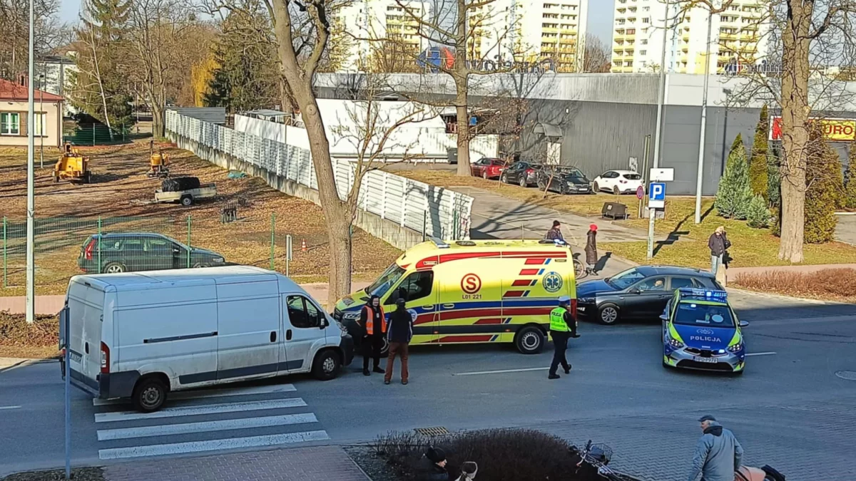 Starszy mężczyzna potrącony przez dostawczak - Zdjęcie główne