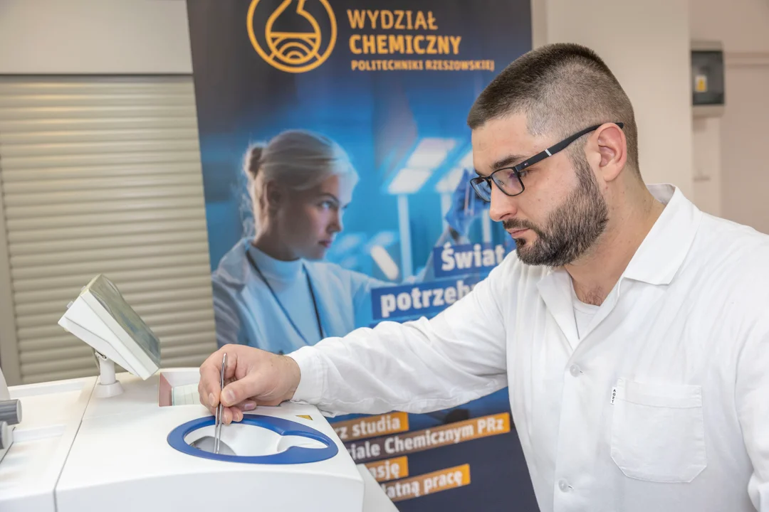 Przyszłość to inżynieria chemiczna i procesowa. Wywiad ze studentem Wydziału Chemicznego Politechniki Rzeszowskiej. - Zdjęcie główne