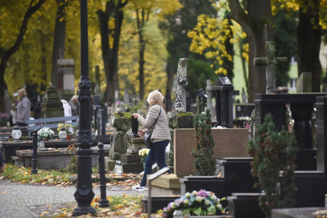 Msze święte i procesje żałobne na puławskich cmentarzach. Gdzie, kiedy i o której? - Zdjęcie główne