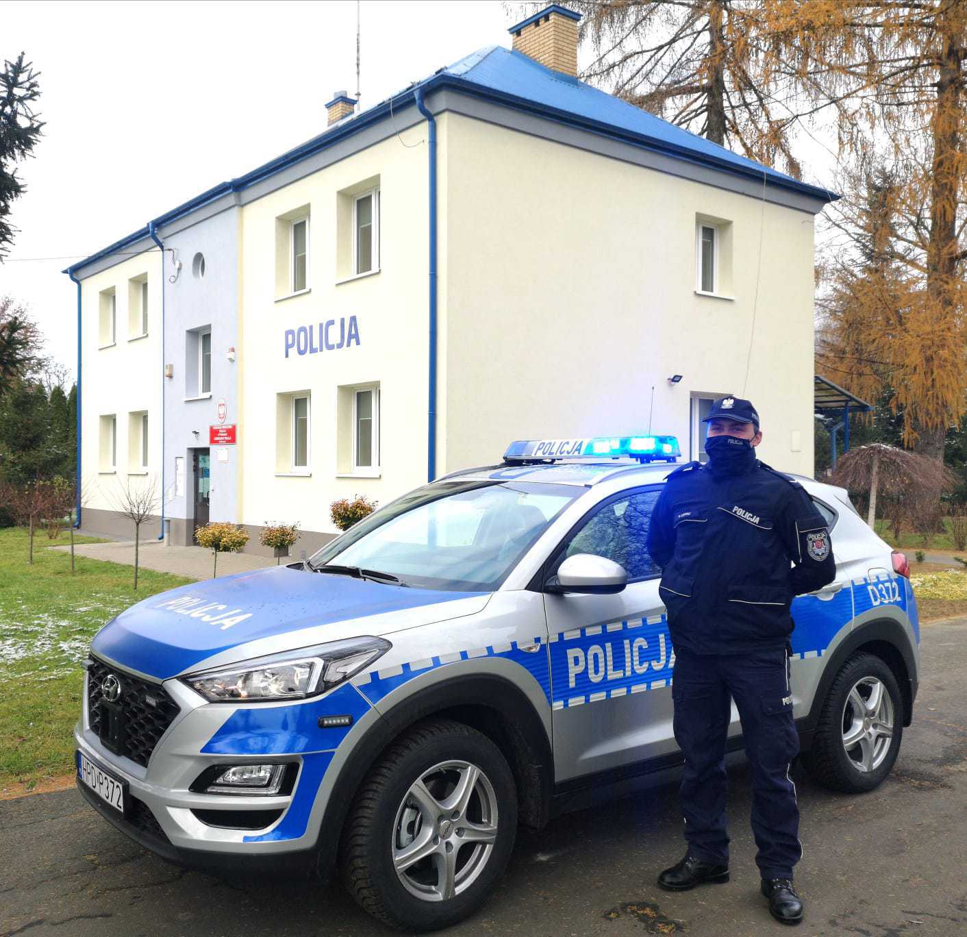 Policjanci z Kurowa z nowym radiowozem - Zdjęcie główne