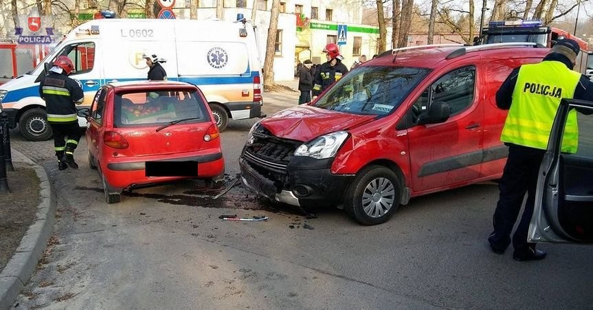 Zderzenie na skrzyżowaniu w Nałęczowie - Zdjęcie główne