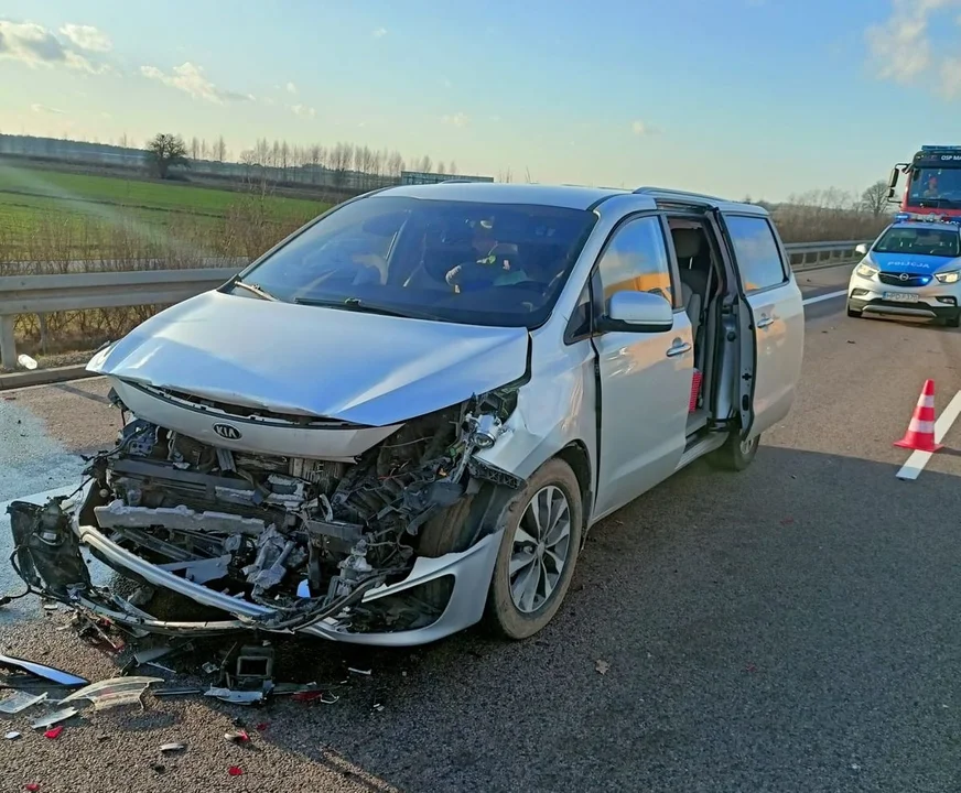 Uderzył osobówką w tył naczepy - Zdjęcie główne