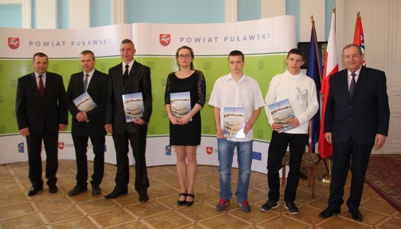 Sportowe nagrody Starosty Puławskiego za 2015 r. wręczone - Zdjęcie główne