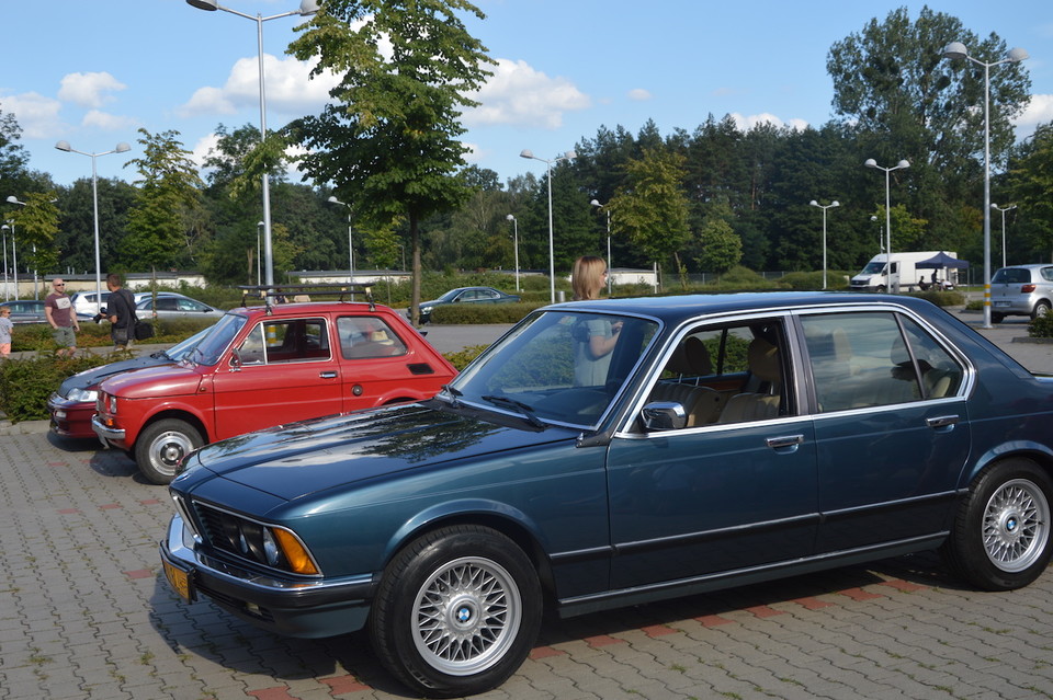 Rodzinny piknik motoryzacyjny z atrakcjami (galeria) - Zdjęcie główne