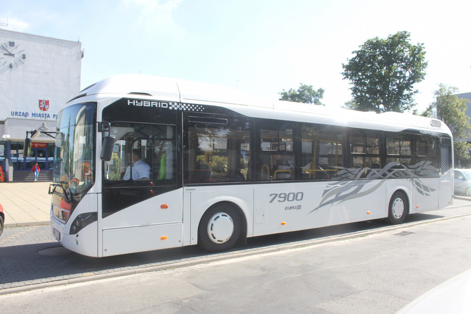 Kolejny Hybrydowy autobus na ulicach Puław - Zdjęcie główne