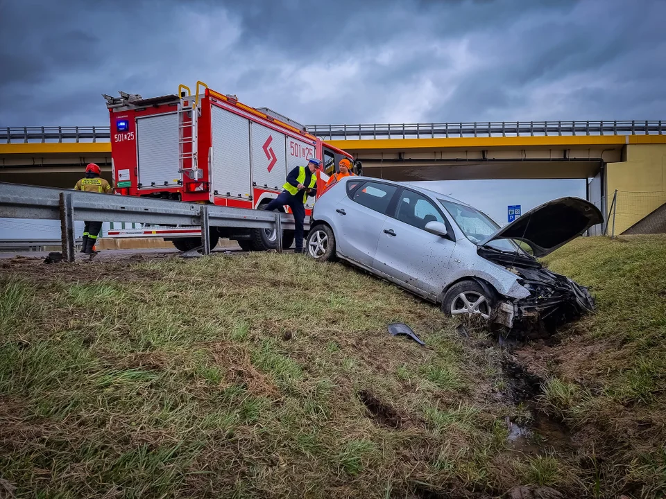 Hyundaiem wylądowała w rowie - Zdjęcie główne