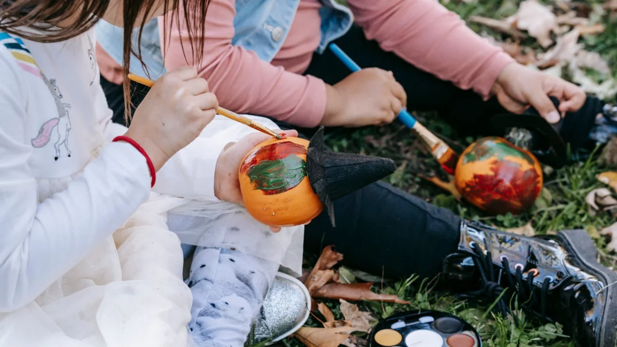 Jak świętować Halloween z małymi dziećmi? Pomysły na mniej straszne zabawy - Zdjęcie główne