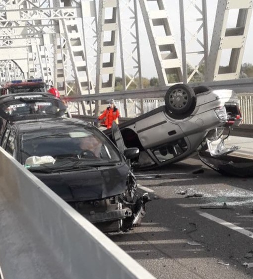 Wypadek na starym moście w Puławach - Zdjęcie główne