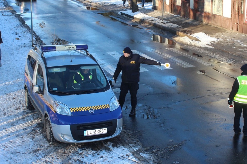 Strażnicy Miejscy pomogą - Zdjęcie główne