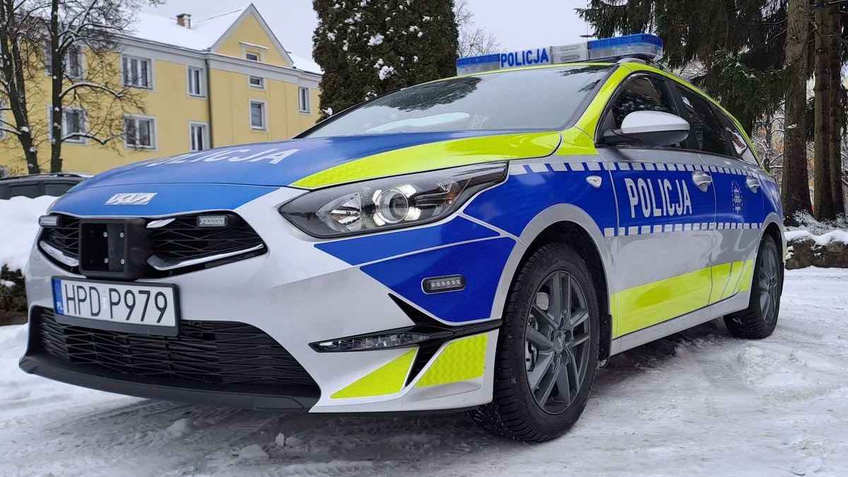 To był wyścig z czasem. Pomogli policjanci z puławskiej drogówki - Zdjęcie główne