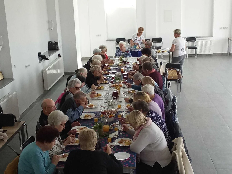 Seniorzy w gościach u "Babek z pomysłem" - Zdjęcie główne