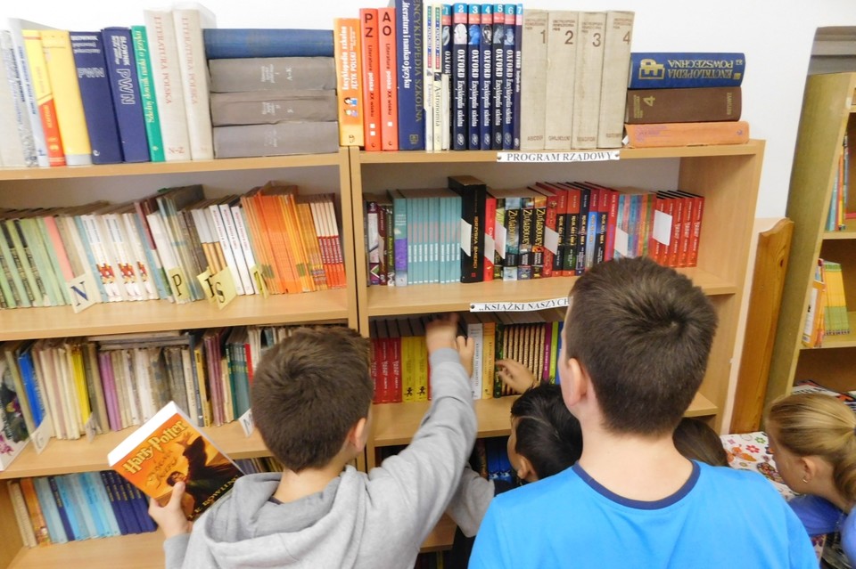 Szkolne biblioteki w Gminie Puławy bogatsze o nowe książki - Zdjęcie główne