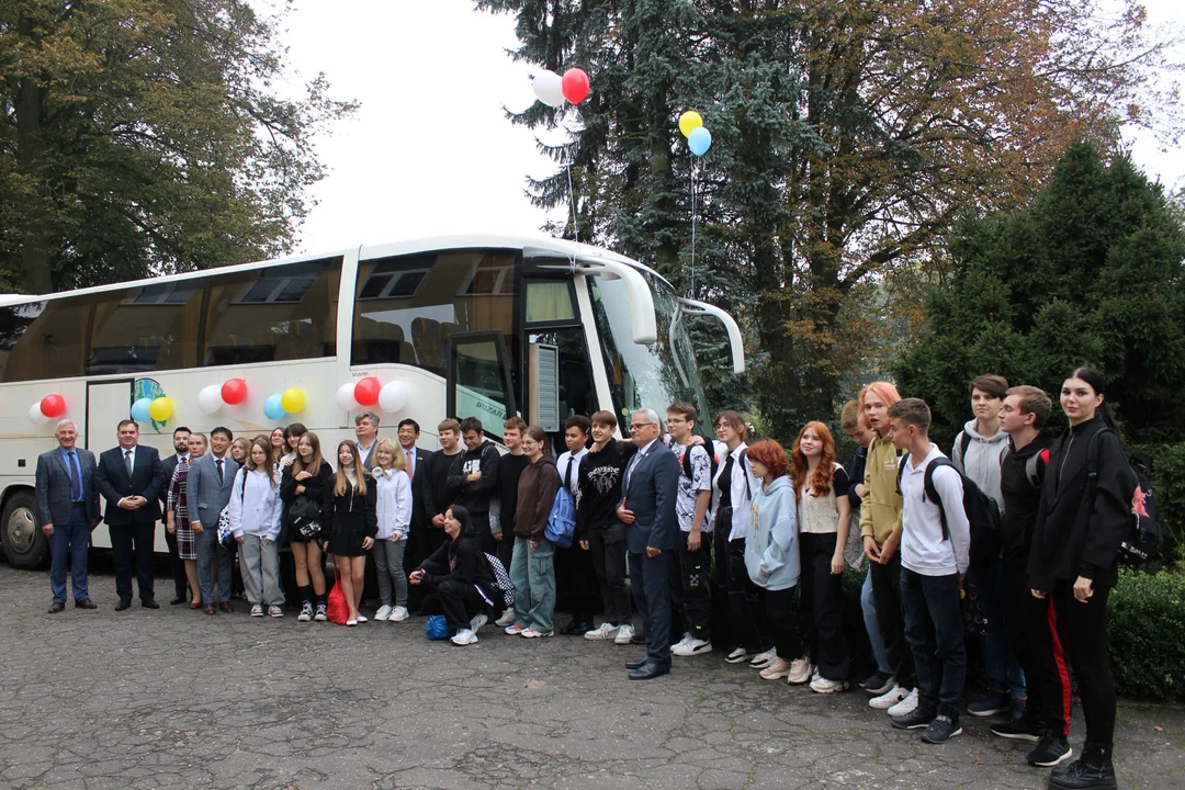 Autobus od Japończyków dla młodych Ukraińców - Zdjęcie główne