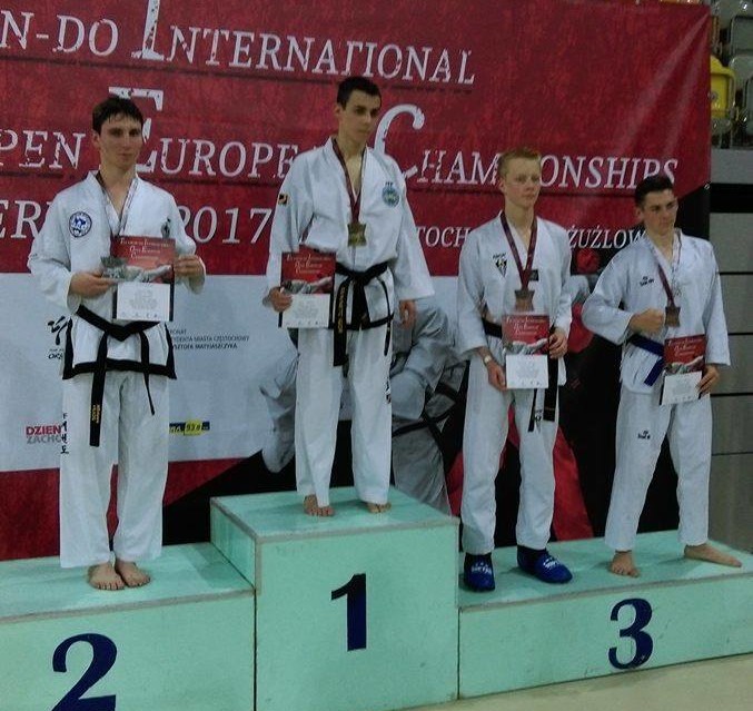 Paweł Zdun z dwoma medalami - Zdjęcie główne