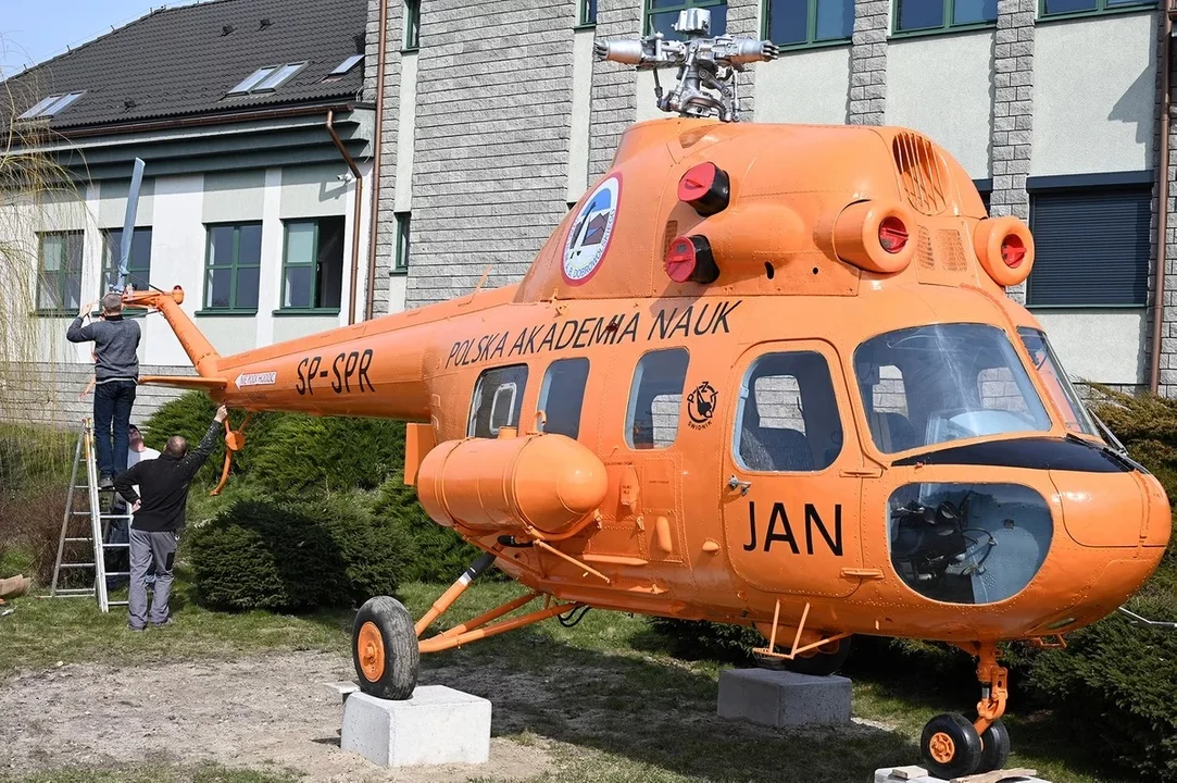 Helikopter polarników wylądował w Puławach - Zdjęcie główne