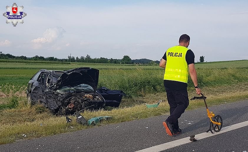 Podczas wyprzedzania zderzył się z tirem - Zdjęcie główne