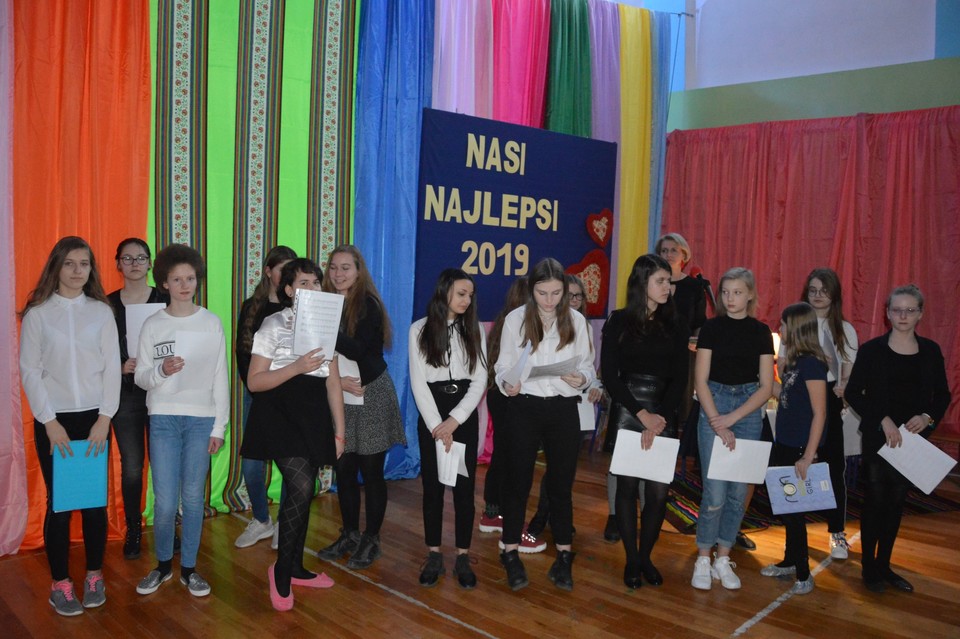 Nauka to dla nich pestka. Gala "Nasi Najlepsi" w Szkole Podstawowej nr 4 - Zdjęcie główne