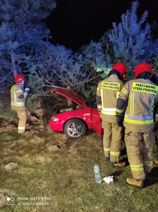 Powiat łukowski: Wypadek samochodowy w Tuchowiczu. Interweniowali strażacy ze Stanina - Zdjęcie główne