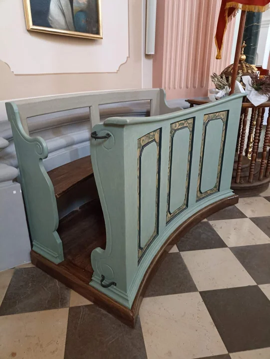 W baranowskim kościele odnowiono ławy kolatorskie - Zdjęcie główne