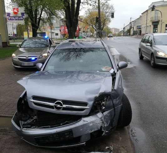 Wjechał na czerwonym świetle i spowodował kolizję - Zdjęcie główne