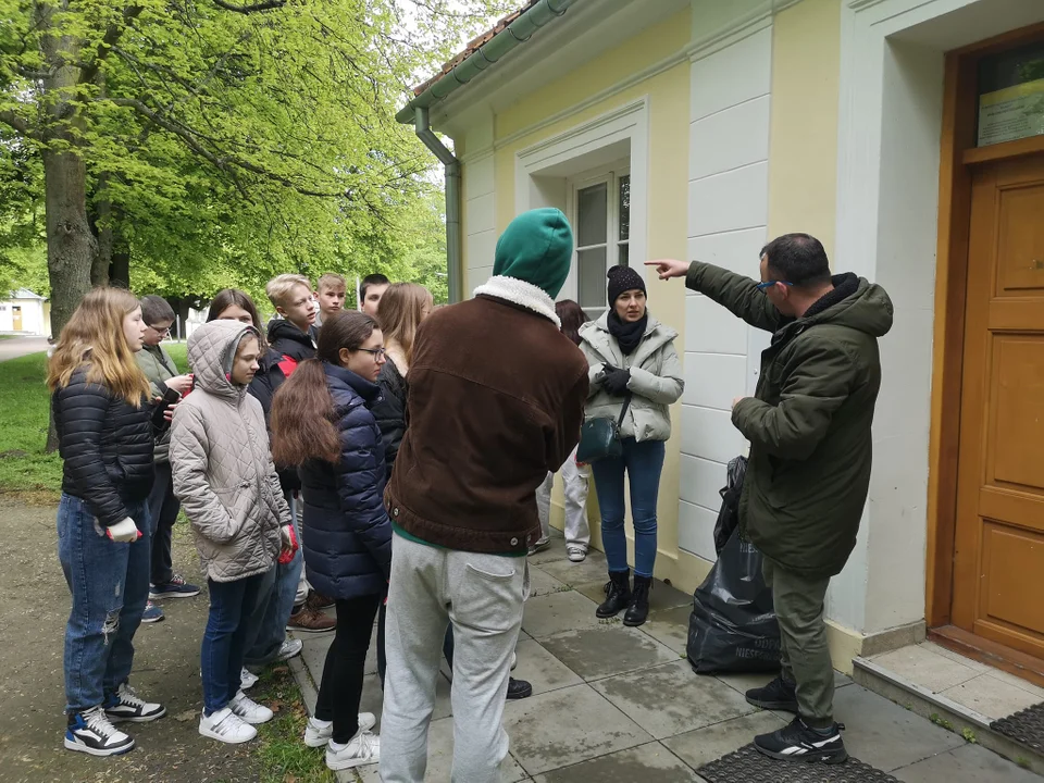 Park Czartoryskich już posprzatany. Teraz będzie przyjemniej spacerować - Zdjęcie główne