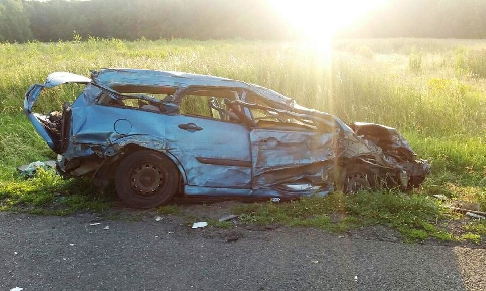 Zderzenie samochodu osobowego z ciężarówką. Jedna ofiara śmiertelna - Zdjęcie główne