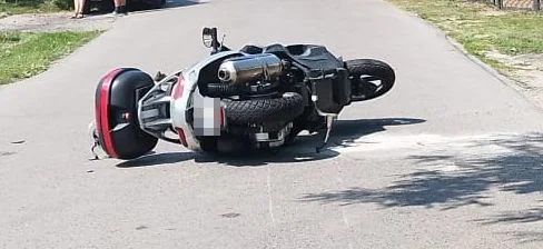 "Położył" motocykl, bo chciał uniknąć zderzenia - Zdjęcie główne