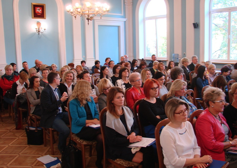 Podsumowanie Powiatowej Konferencji „Zatrzymać przemoc – pomoc osobie stosującej przemoc, pomocą całej rodzinie” - Zdjęcie główne