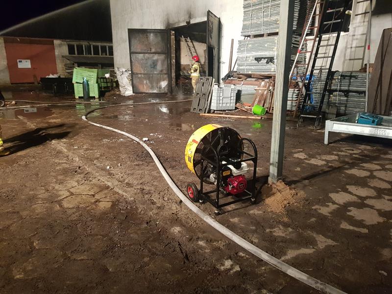 W Komarówce wybuchł pożar w warsztacie ślusarskim  - Zdjęcie główne