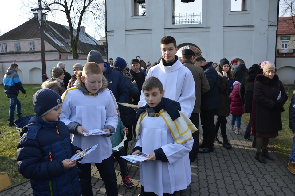 "Bóg jest dla wszystkich" – ulicami Radzynia przemaszerował Orszak Trzech Króli (zdjęcia) - Zdjęcie główne